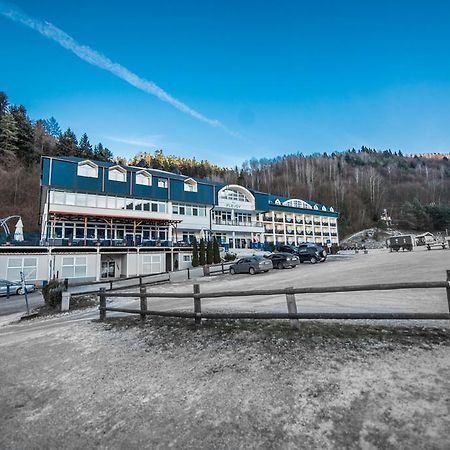 Plejsy Hotel Krompachy Buitenkant foto