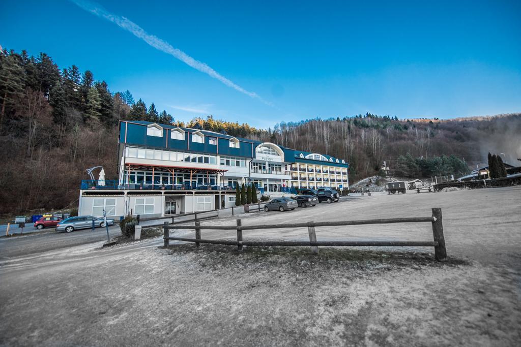 Plejsy Hotel Krompachy Buitenkant foto