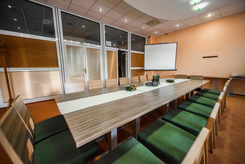 Plejsy Hotel Krompachy Buitenkant foto