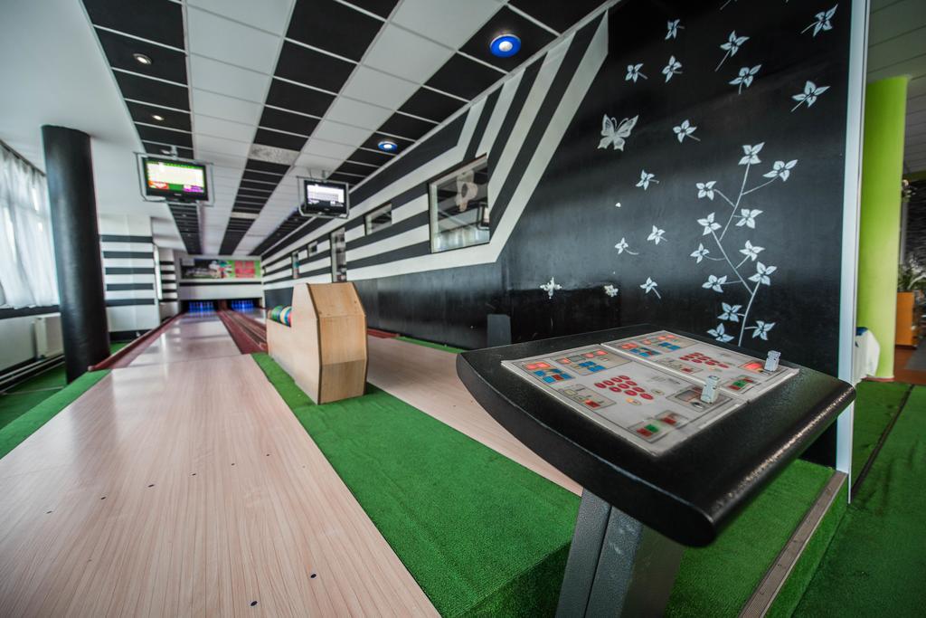 Plejsy Hotel Krompachy Buitenkant foto