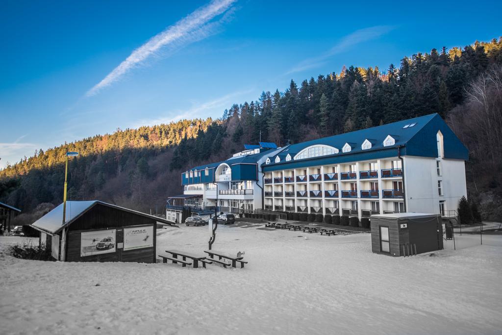 Plejsy Hotel Krompachy Buitenkant foto