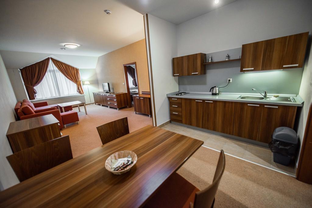 Plejsy Hotel Krompachy Buitenkant foto
