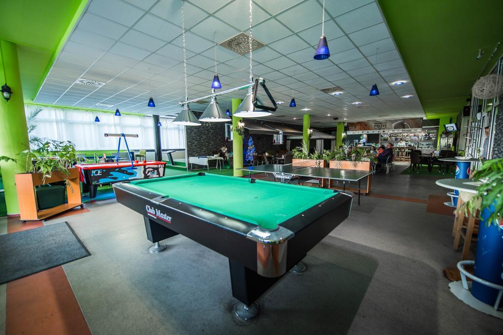 Plejsy Hotel Krompachy Buitenkant foto