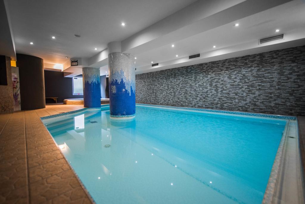 Plejsy Hotel Krompachy Buitenkant foto