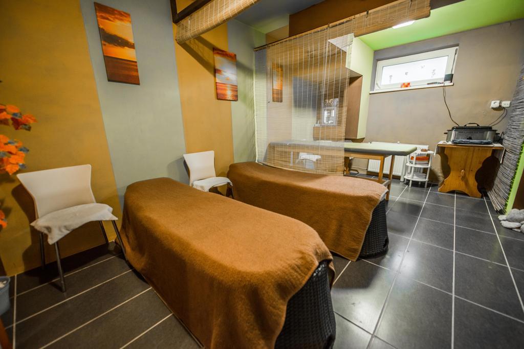Plejsy Hotel Krompachy Buitenkant foto