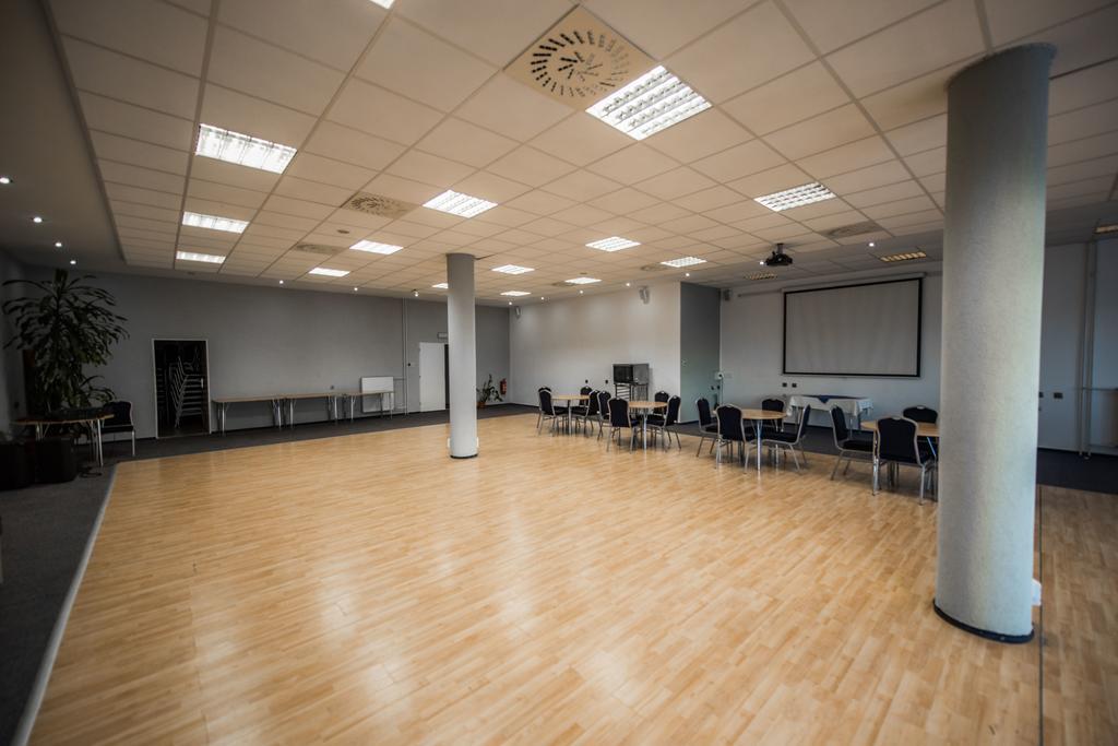 Plejsy Hotel Krompachy Buitenkant foto