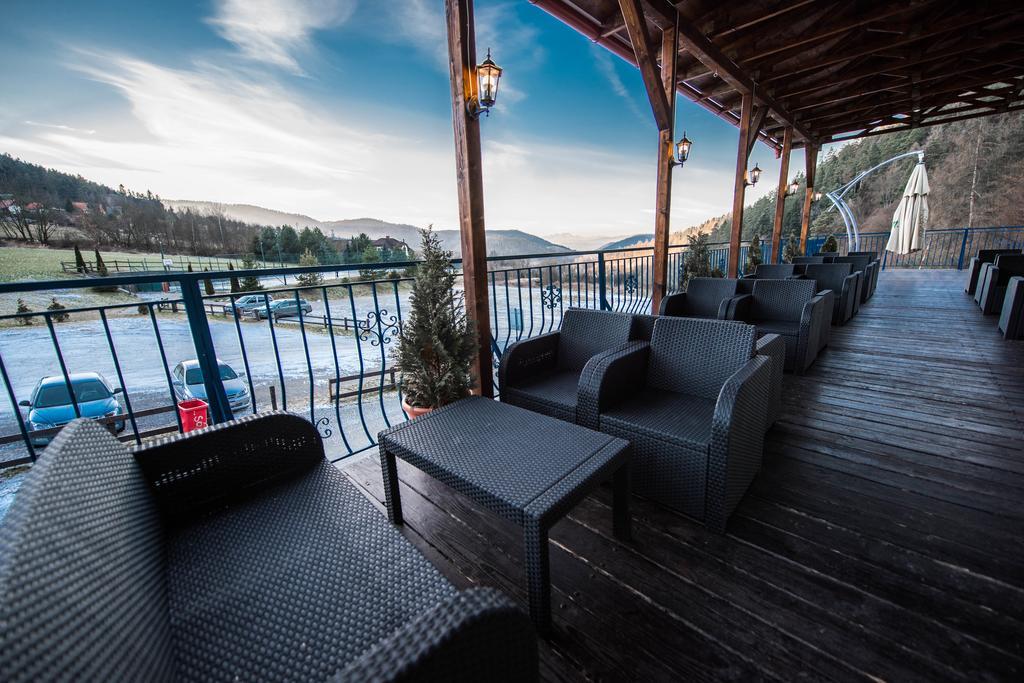 Plejsy Hotel Krompachy Buitenkant foto