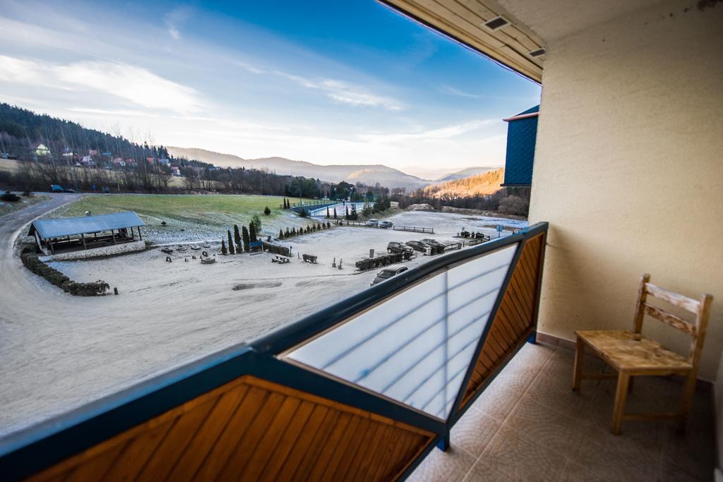Plejsy Hotel Krompachy Buitenkant foto