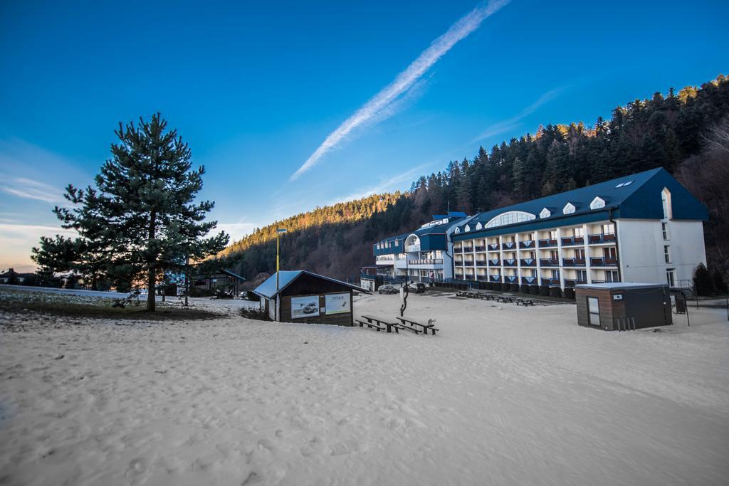 Plejsy Hotel Krompachy Buitenkant foto