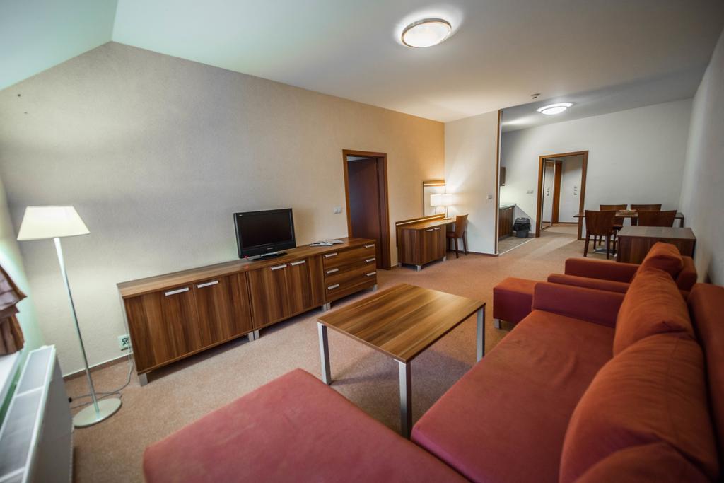 Plejsy Hotel Krompachy Buitenkant foto