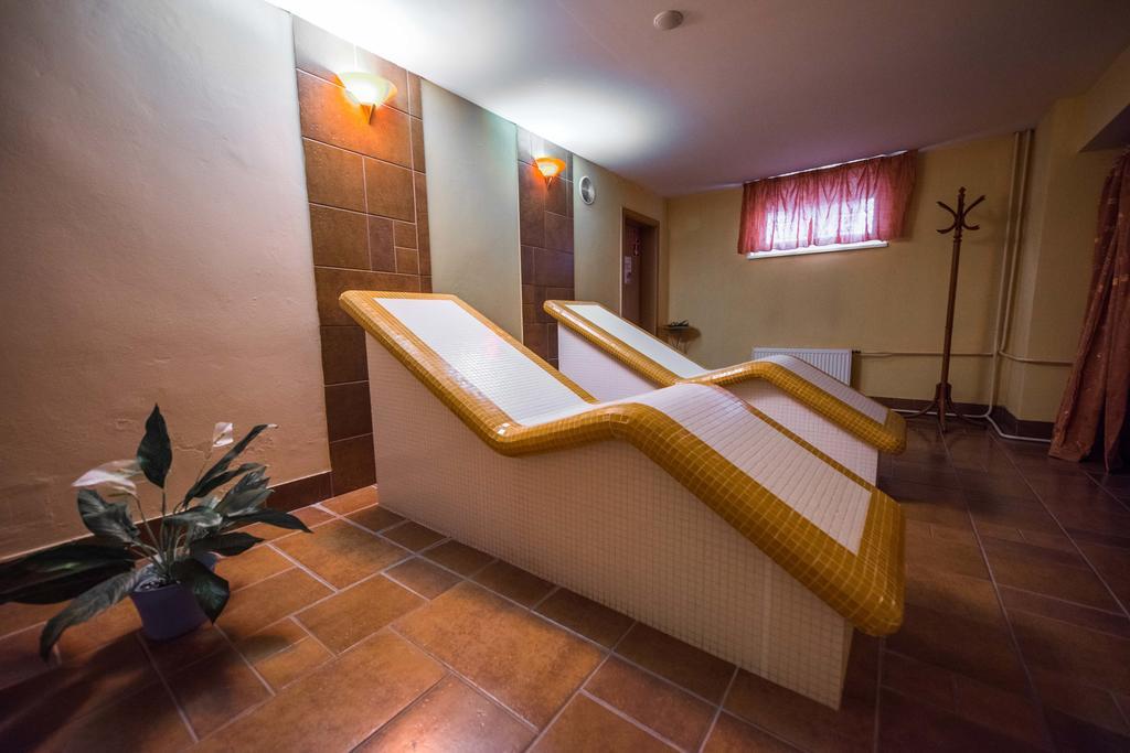 Plejsy Hotel Krompachy Buitenkant foto