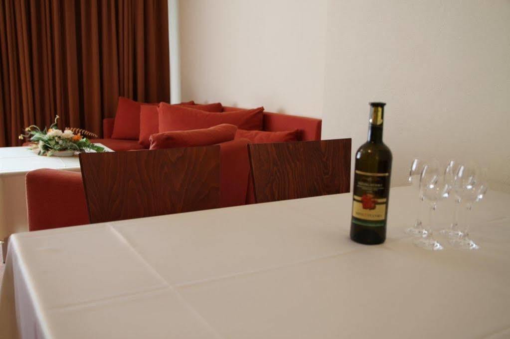 Plejsy Hotel Krompachy Buitenkant foto