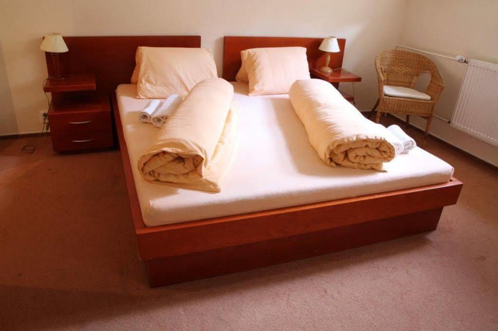 Plejsy Hotel Krompachy Buitenkant foto