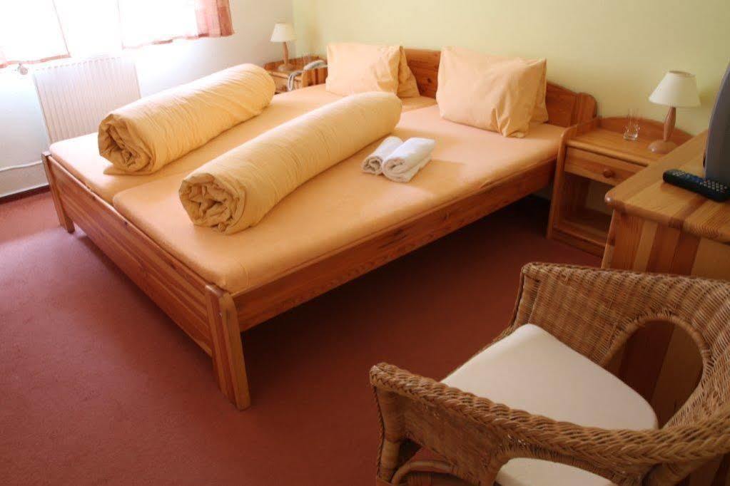 Plejsy Hotel Krompachy Buitenkant foto
