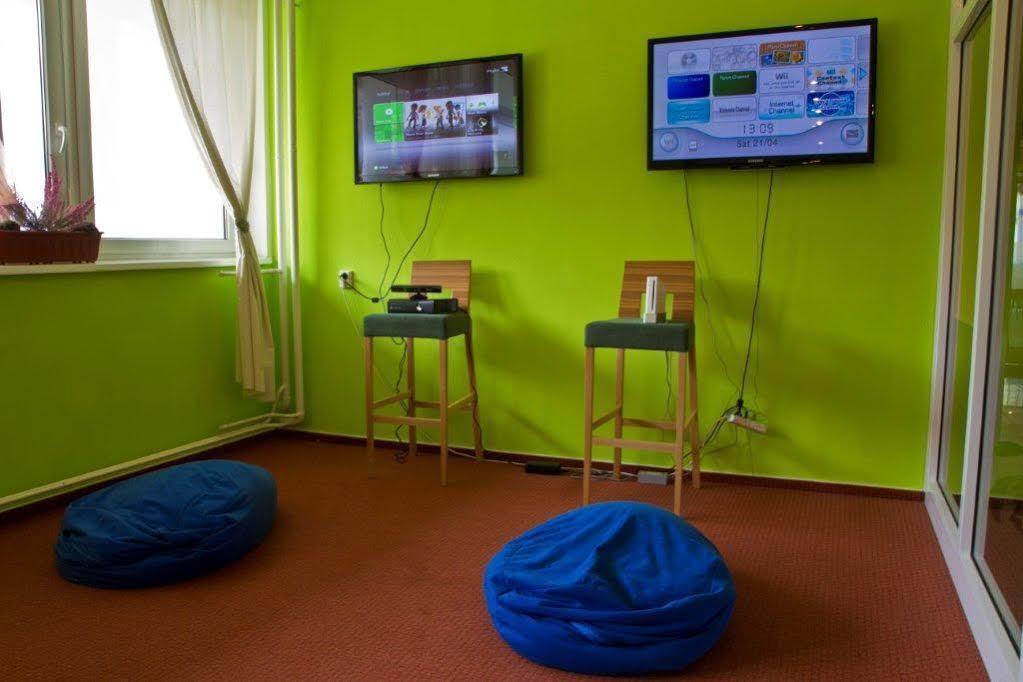 Plejsy Hotel Krompachy Buitenkant foto